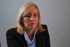 Nina Warken diskutiert Gesundheitsreform und Ausgabensteigerung im Kontext von Renten und Krankenversicherung.