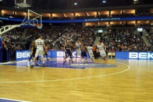 Howard Carpendales Tipp für Nachwuchsmusiker: "Lernt Basketball" Basketball-Spiel als Symbol für Karrierechancen über Musik in Zeiten von Künstlicher Intelligenz.