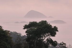 Cagarras-Inseln, symbolisch für bedrohte Biodiversität – Naturerhalt und Finanzierung im Fokus.