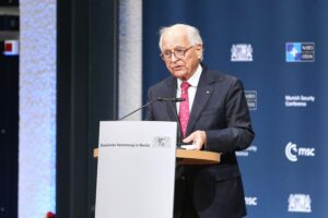 Wolfgang Ischinger spricht über deutsche Waffengeschenke an Polen zur Unterstützung der Verteidigung.