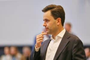Johannes Winkel spricht über Rentenreform und Kostensenkungen in Berlin.