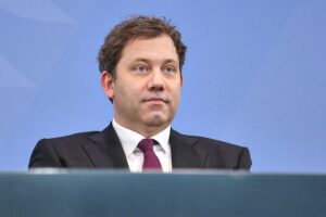Lars Klingbeil spricht über die Herausforderungen im deutsch-amerikanischen Verhältnis und europäische Souveränität.