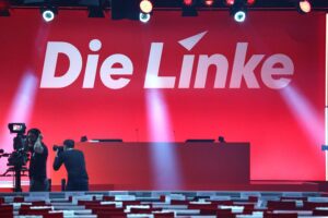 Eine Konferenz zur Abrüstung in Mecklenburg-Vorpommern mit politischen und gesellschaftlichen Vertretern.