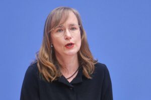 Politikerin Eva von Angern kritisiert unzulängliches Sicherheitsgesetz und fordert notwendige Änderungen.