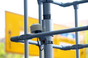 Luft-Messstation zeigt Luftqualität in Deutschland, wichtige Daten zu Feinstaub und Stickstoffdioxid.
