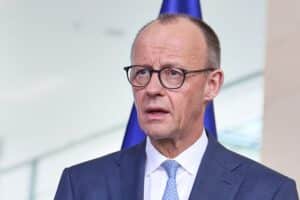 Friedrich Merz telefoniert mit Bola Tinubu: Zusammenarbeit zwischen Deutschland und Nigeria stärken.