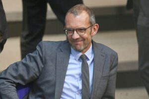 Thomas Röwekamp diskutiert europäische nukleare Sicherheit und Kooperation im Verteidigungsausschuss.