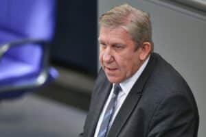 Andreas Schwarz fordert schnelle Entscheidung im deutsch-französischen Kampfjet-Projekt FCAS vor Sicherheitskonferenz.
