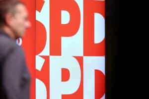 Ein SPD-Logo, verbunden mit dem Thema K.-o.-Tropfen und Präventionsmaßnahmen gegen Straftaten.