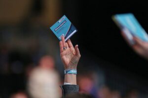 CDU-Parteitag: Abstimmung zur Steuerreform, Diskussionen zwischen Parteien über Gutverdiener-Entlastungen.