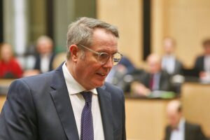 Alexander Schweitzer warnt vor wirtschaftlicher Abschottung, betont Bedeutung Chinas als Handelspartner.