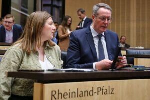 Alexander Schweitzer und Katharina Binz im Gespräch über die Zukunft der Ampel-Regierung in Rheinland-Pfalz.