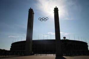 Bundespräsident Steinmeier lehnt Olympiabewerbung 2036 ab, nennt historisches Erbe problematisch.