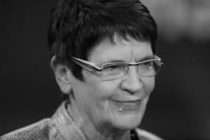 Portrait von Rita Süssmuth, symbolisch für ihren Einsatz für Gleichberechtigung und Demokratie.