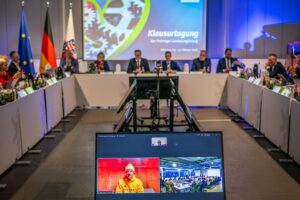 Liveschalte zur Gratulation des Olympiasiegers Max Langenhahn während Kabinettsklausur in Eisenach.