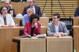 Thüringer SPD-Fraktion unterstützt elektronische Fußfesseln gegen häusliche Gewalt für besseren Schutz Betroffener.