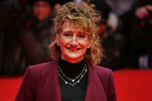 Tricia Tuttle bleibt Intendantin der Berlinale; Diskussion um Festivalzukunft im Kanzleramt.