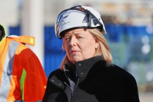 Bärbel Bas präsentiert das umstrittene Tariftreuegesetz, das mittelständische Unternehmen stark belastet.
