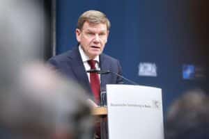 Johann Wadephul spricht über mögliche Russland-Sanktionen und europäische Sicherheitsmaßnahmen.