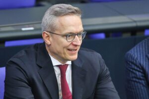 Karsten Wildberger präsentiert die neue Bürger-App als digitales Serviceportal für staatliche Leistungen.