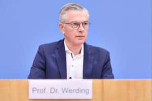 Martin Werding kritisiert das Tariftreuegesetz für ineffektiv und bürokratisch.
