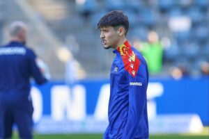 Karlsruher SC jubelt nach 3:1-Sieg gegen Greuther Fürth in packendem Fußballspiel.