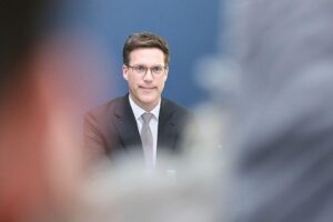 Debatte über Sexismus und Feminismus: Alice Schwarzer äußert sich zu Manuel Hagel.
