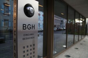 Bundesgerichtshof in Karlsruhe, Symbol für Rechtsprechung und juristische Entscheidungen zu Raubüberfällen.