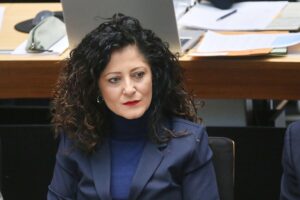 Cansel Kiziltepe kritisiert Bürgergeld-Reform: Chancenverringerung und soziale Spaltung in Berlin.