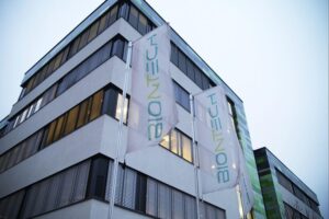 Biontech-Gründer gründen neues mRNA-Unternehmen, während sie Führungsrollen abgeben. Innovation als Ziel.