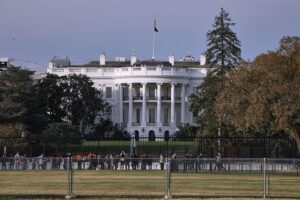 Kanzler Merz und Trump diskutieren wichtige Themen: Handel, Ukraine-Krieg, NATO-Sicherheit im Weißen Haus.