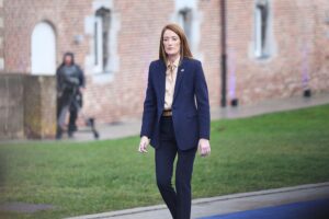 Roberta Metsola betont EU-USA-Partnerchaft und fordert europäische Einheit und Selbstbewusstsein.