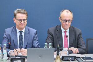 Umfrage zur Wählergunst: CDU und CSU vorn, Merz unzufrieden bei Bundesbürgern.