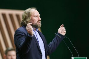 Anton Hofreiter fordert intergouvernementalen Fonds zur Ukraine-Finanzierung ohne Ungarn und Investitionsbeschränkungen.