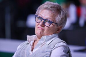 Renate Künast warnt vor Richtungsstreit in ihrer Partei nach Cem Özdemirs Wahlerfolg.