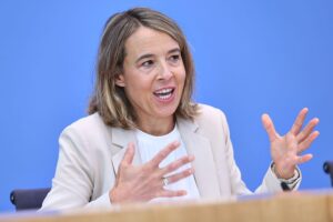 Ulrike Malmendier diskutiert Eurobonds für Verteidigung und wirtschaftliche Stabilität in Europa.
