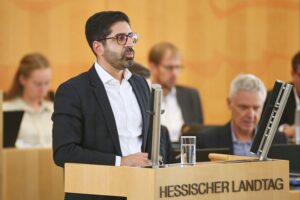 Kaweh Mansoori spricht über Ölreserven, Energiepreise und den Ausbau erneuerbarer Energien.