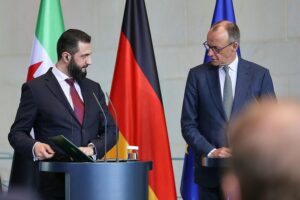 Friedrich Merz und Ahmed al-Scharaa diskutieren über Syrien-Wiederaufbau und Zusammenarbeit in Berlin.