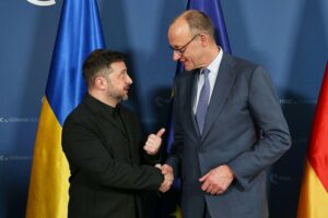 Friedrich Merz und Wolodymyr Selenskyj am Telefon, besprechen wichtige geopolitische Themen.