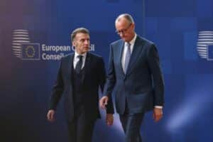 Emmanuel Macron und Friedrich Merz beim EU-Gipfel in Brüssel, Geschlossenheit und Zusammenarbeit betont.