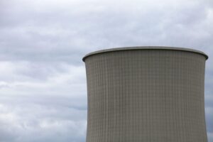 Münchener Oberbürgermeister diskutiert Atomkraft und alternative Energien wie Photovoltaik und Geothermie.