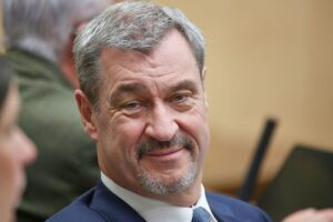 Markus Söder und Dominik Krause diskutieren über Zusammenarbeit für Münchens wirtschaftlichen Erfolg.