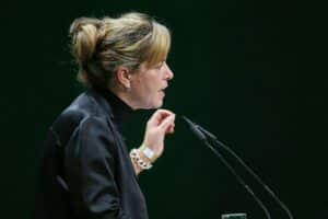 Mona Neubaur lobt Collien Fernandes für ihren mutigen Schritt gegen digitale Gewalt und Deepfakes.
