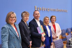Fünfzehn Partner organisieren Protest für einen zukunftssicheren Sozialstaat und soziale Gerechtigkeit.