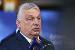 Viktor Orbán bei EU-Gipfel: Keine Kompromissbereitschaft zur Ukraine, Einfluss auf Parlamentswahlen.