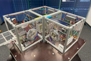 Smarte Box dockt an Satelliten an: innovative Technologie für erweiterbare Raumfahrt.