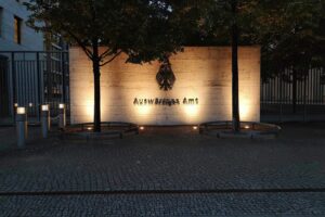 Kritik am Auswärtigen Amt wegen unzureichender Vorbereitung des neuen Bundesamts für Auswärtige Angelegenheiten.