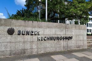 Bundesrechnungshof kritisiert unzureichende Bekämpfung von Steuerstraftaten in Deutschland, fordert Verbesserungen.