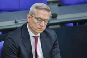 Karsten Wildberger diskutiert Bürokratieabbau und Modernisierungsmaßnahmen mit NKR-Chef Lutz Goebel.