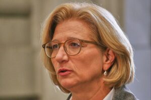 Anke Rehlinger begrüßt Bundesregierungsschritte gegen hohe Spritpreise in Saarbrücken.